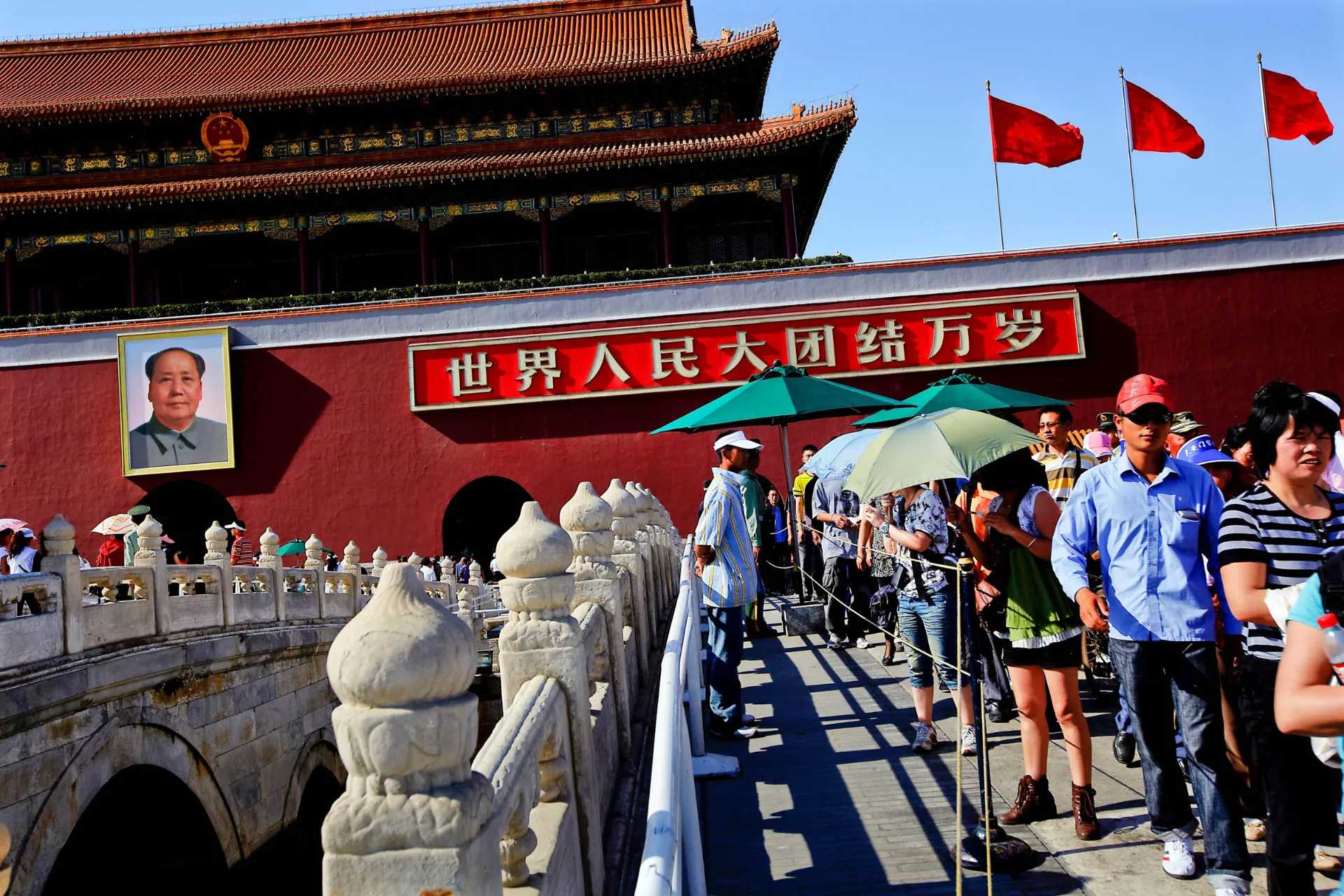 Plac Tian’anmen – może pomieścić ponad milion ludzi Plac Tian’anmen – może pomieścić ponad milion ludzi