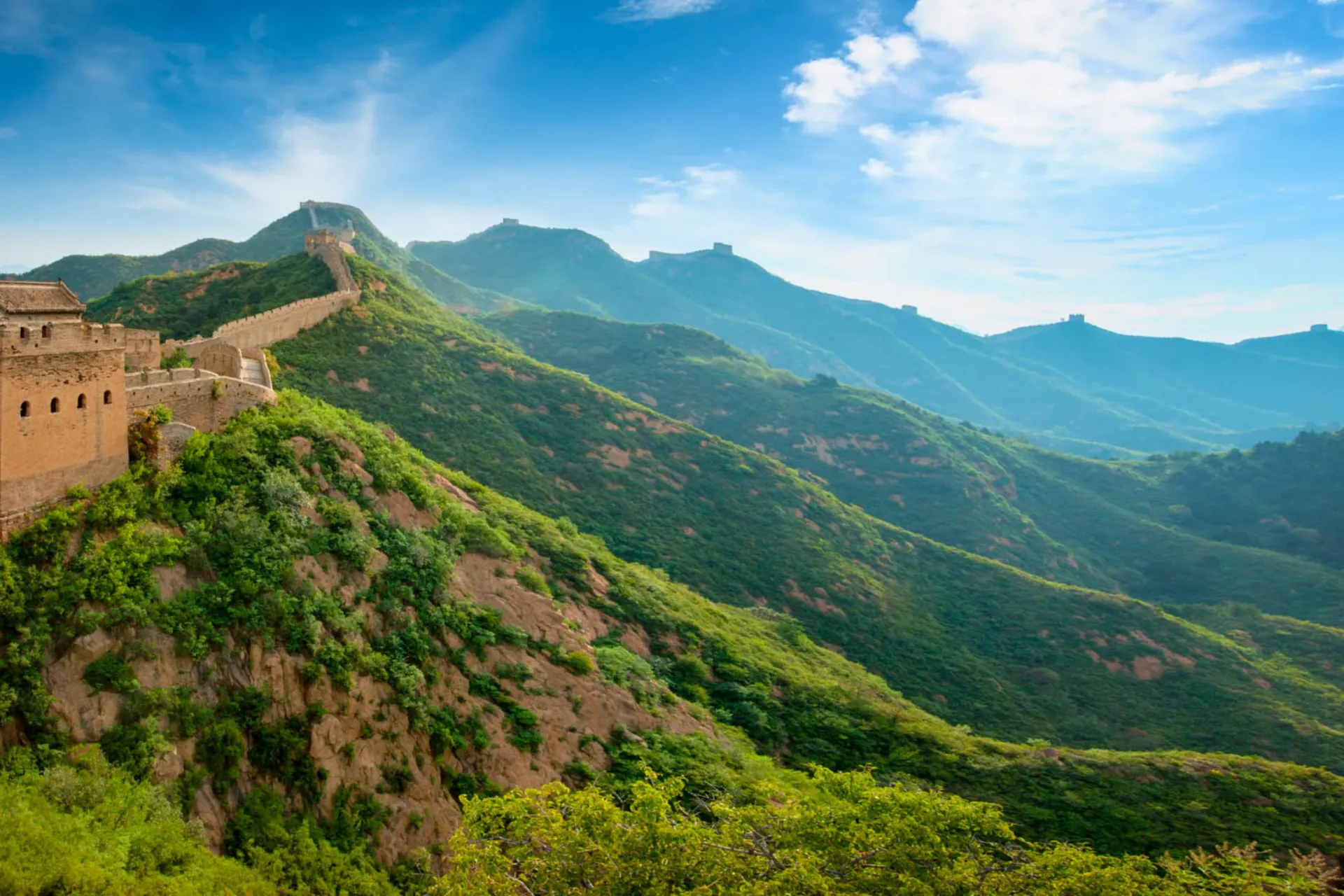 Najstarsza część muru pochodzi z XIV wieku. Mur ma około 21 000 km długości Najstarsza część muru pochodzi z XIV wieku. Mur ma około 21 000 km długości