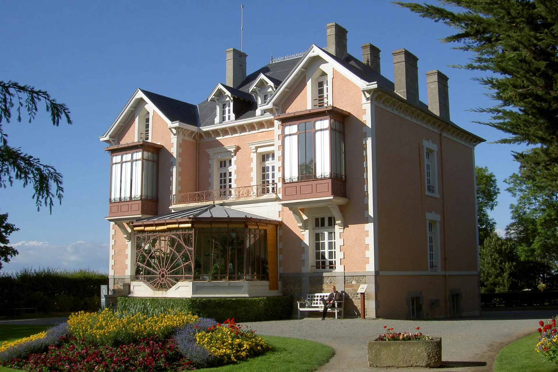 Dom rodzinny Christiana Diora jest dziś muzeum Dom rodzinny Christiana Diora jest dziś muzeum