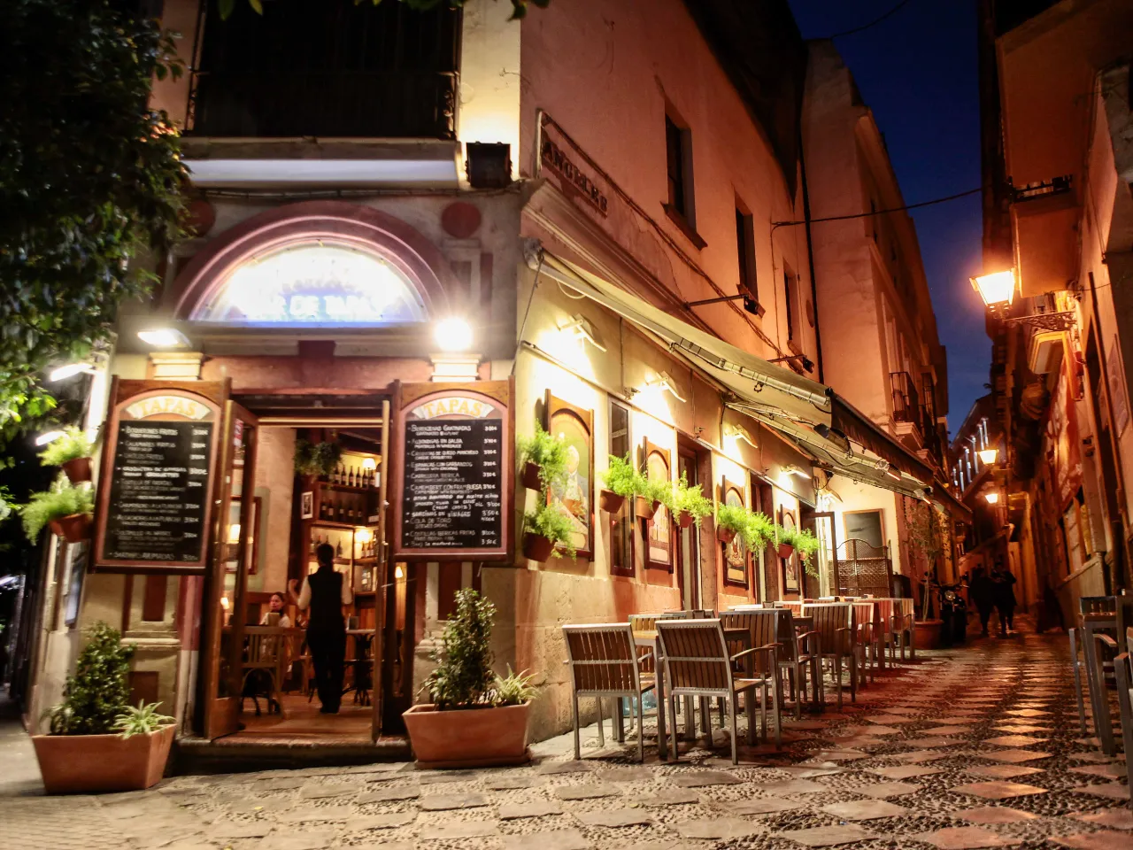 Legendarna żydowska dzielnica Barrio Santa Cruz w Sewilli Legendarna żydowska dzielnica Barrio Santa Cruz w Sewilli