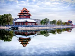 Jedna z czterech narożnych wież Zakazanego Miasta Jedna z czterech narożnych wież Zakazanego Miasta