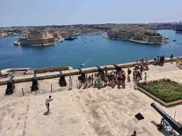 Widok z Upper Barrakka Gardens w Valletcie Widok z Upper Barrakka Gardens w Valletcie