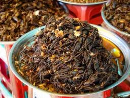 W mieście Skuon smażone pająki to specjalność W mieście Skuon smażone pająki to specjalność